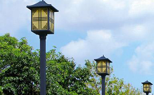 新源庭院灯安装间距与布灯设计全解析