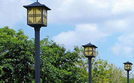 太阳能新源庭院灯怎么选亮度与续航更耐用